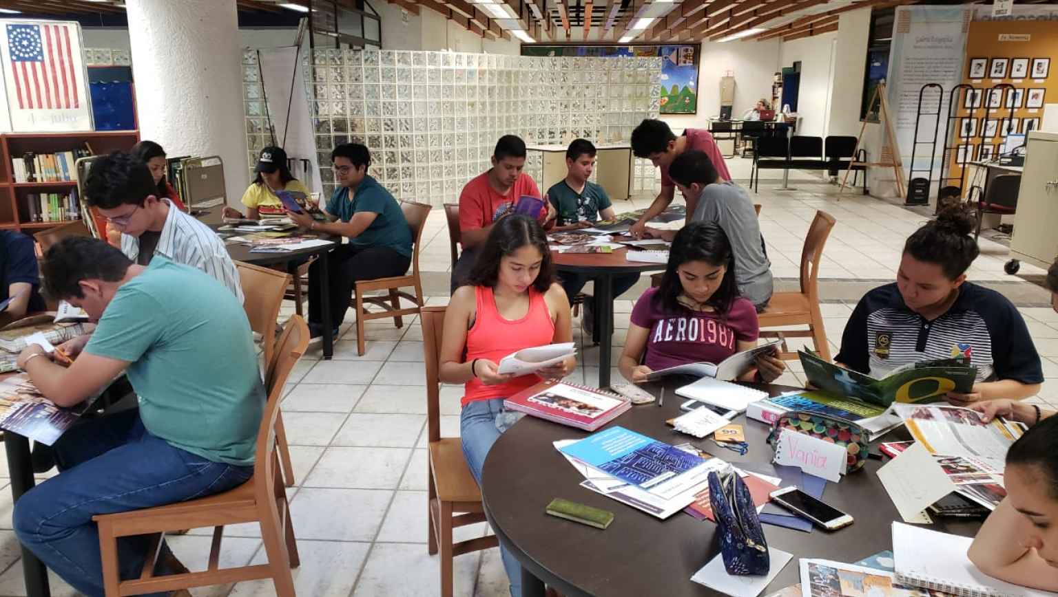 EducationUSA Advising Center at Esquina Franklin, Biblioteca Jaime Sabines Tuxtla Gutierrez EducationUSA Advising Center at Esquina Franklin, Biblioteca Jaime Sabines Tuxtla Gutierrez