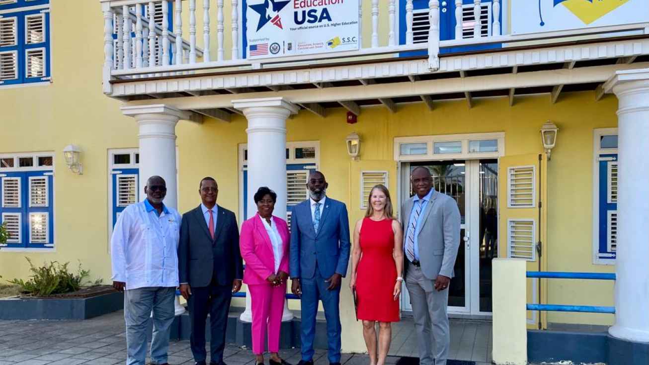 Group of people standing in front of new EducationUSA Curaçao advising center