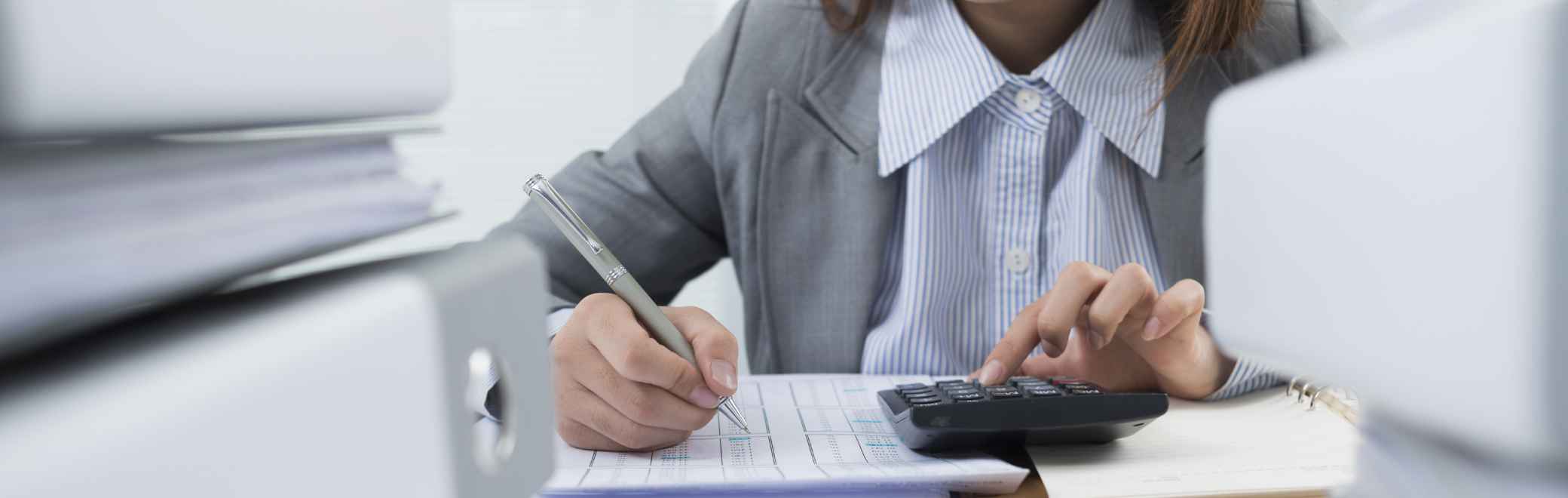 international student calculating finance options to study in the US